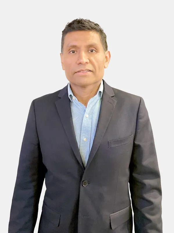 Esteban Escamila, Web en CbrandMX